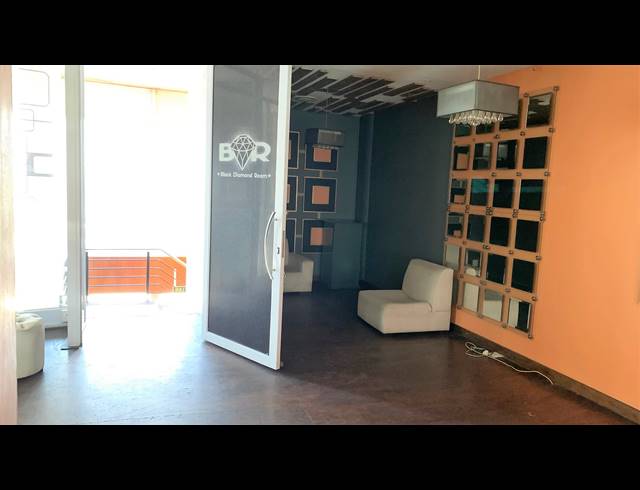 410M² BUSINESS FOR SALE IN POINT WATERFRONT